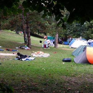 Migrants, il y a urgence aussi dans le Nord : gare envahie à Côme - Galerie et vidéo