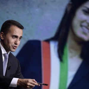 Bufera su Raggi e Di Maio che sapeva ma si difende: “Non ho capito”. Oggi Grillo a Roma