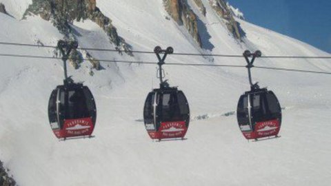 Mont Blanc cable car: prisoners in the void