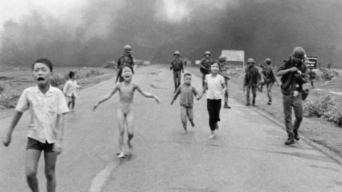 Facebook censura de fotos de napalm: polémica