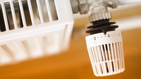 Termosifoni: nuove valvole entro dicembre o rischio maxi multe