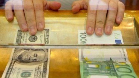 Euro, 1,20'ten beri rekor olan 2015 doların üzerinde