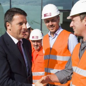 Renzi rend visite à Philip Morris, Lamborghini et Ducati en Émilie