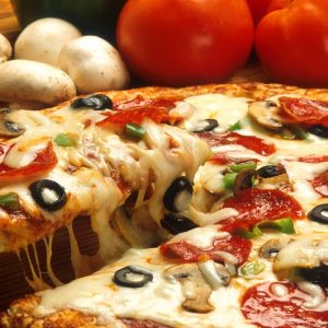 Pizza Napoletana: seorang wanita di antara yang terbaik untuk pertama kalinya