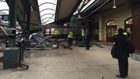 Usa, New Jersey: train derails, 100 injured