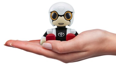Toyota lancia Kirobo Mini, il robot per chi guida