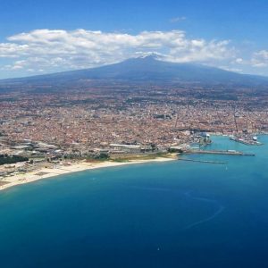Catania'da elektrik ve su yok, havaalanı hala kapalı. Palermo yanıyor, Punta Raisi yarı yarıya yeniden açıldı: Sicilya çöküyor