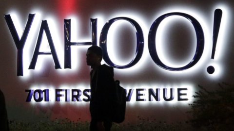 Usa: Yahoo sorprende, Intel delude