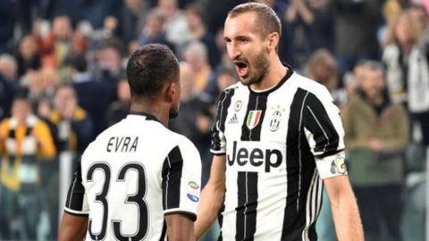 Génova impõe empate à Juventus com dois erros sensacionais de Chiellini. Igual Fiorentina-Catania