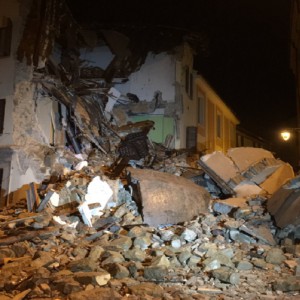 Terremoto: tre scosse, nessuna vittima – VIDEO