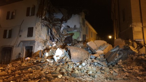 Terremoto: tre scosse, nessuna vittima – VIDEO