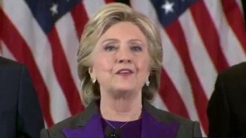 Hillary: “Ho perso per colpa dell’Fbi”