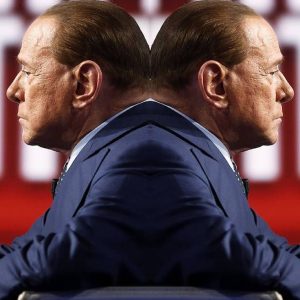 Referandum, iki yüzlü Berlusconi: Renzi'nin tek lider olduğunu kabul ediyor ama HAYIR oyu veriyor