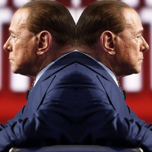 Referendum, Berlusconi bifronte: riconosce che Renzi è l’unico leader ma vota NO