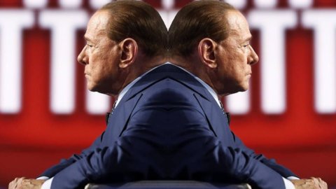 Referendum, two-faced Berlusconi: he recognizes that Renzi is the only leader but votes NO