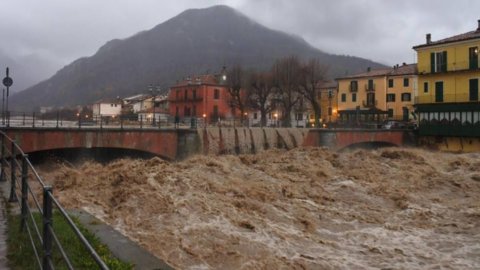 Alarm cuaca buruk, Po meluap di Turin