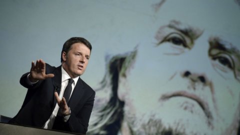 Renzi-Grillo, scontro frontale:  Ramazza day, banche, vaccini ed evasione fiscale