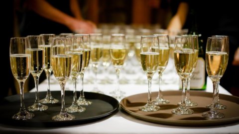 Natale: spumante e prosecco all’attacco dello champagne