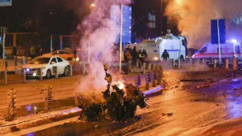 Istanbul, autobomba in centro: 20 feriti