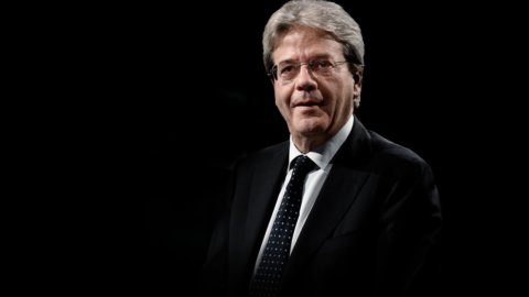 Alitalia, Gentiloni: “No a nazionalizzazione”