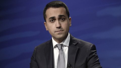 Governo, aut aut di Di Maio a Conte: “Programma 5S o elezioni”