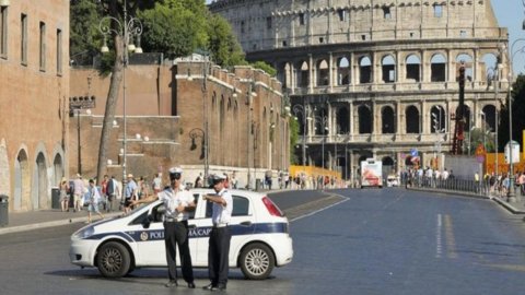 Smog, blocco auto e scioperi Roma e Milano