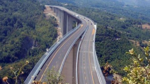 Salerno-Reggio Calabria nach 55 Jahren fertiggestellt und für den Verkehr freigegeben (VIDEO)