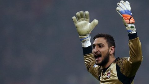 Milan dan Naples menderita tapi menang