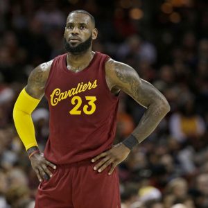 Finali Nba, LeBron James sfida i Warriors