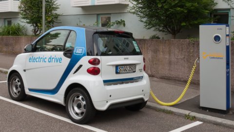 Auto elettriche: l’Italia stanzia 50 milioni, ma ne spende 6mila