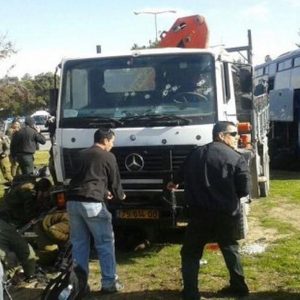 Un camion de Jérusalem tue 4 soldats (VIDEO)