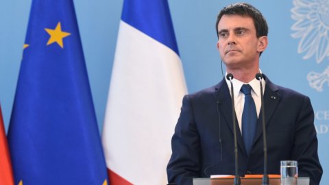 Francia, il centrosinistra sceglie l’erede di Hollande: il favorito è Valls