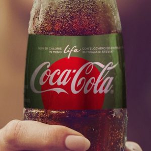कोका कोला, क्रांति शुरू होती है: कम चीनी और छोटे डिब्बे
