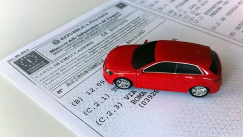 Auto: addio libretto, arriva il foglio unico