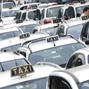 Taxi, una legge contro gli scioperi selvaggi