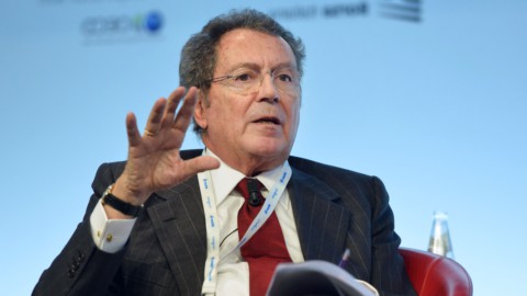 Gros-Pietro: “Intesa ha speso un miliardo per salvare altre banche”