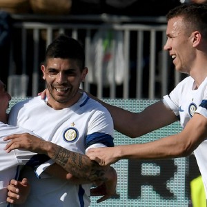 Inter: 5-1 in Cagliari and +1 over Milan