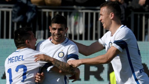 Inter: 5-1 in Cagliari and +1 over Milan