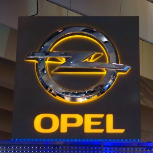 Peugeot compra Opel: via libera dell’Ue