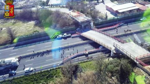 Ancona: Eine Brücke der A14 stürzt ein, 2 Tote