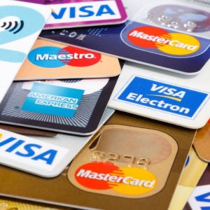 Carte di credito in vacanza: tutti i costi e 10 consigli per evitare truffe