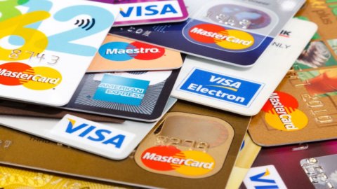 Carte di credito in vacanza: tutti i costi e 10 consigli per evitare truffe