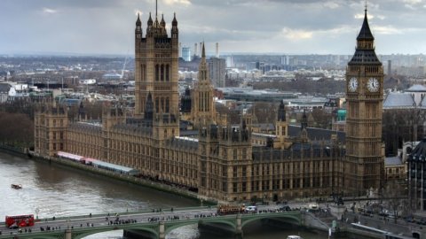 Masalah Westminster dan Trump membayangi pasar