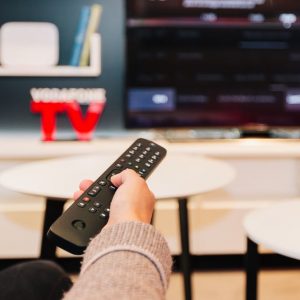 TV, Vodafone relauncht: digital terrestrisch, Sky und Netflix mit einem einzigen Decoder