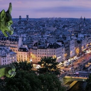 Paris mantém as bolsas em tensão e a Piazza Affari escorrega