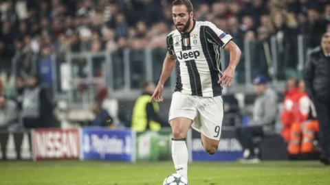 Juve, goleada și primatul: îi revine Napoli să răspundă în derby