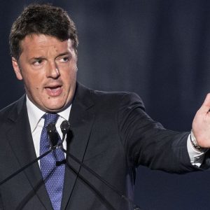 Primare Pd: Renzi câștigă cu mâna jos și revine la secretar, aproape 2 milioane de alegători