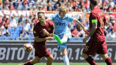 Derby alla Lazio. Roma, addio scudetto