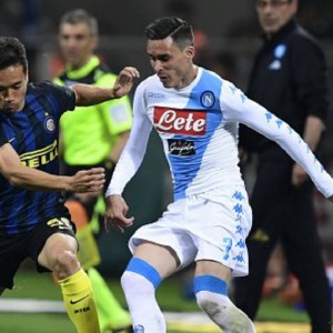 Napoli bernyanyi, Inter dan Milan menangis