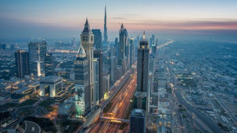 Les Emirats Arabes Unis et les zones spéciales pour attirer les investissements